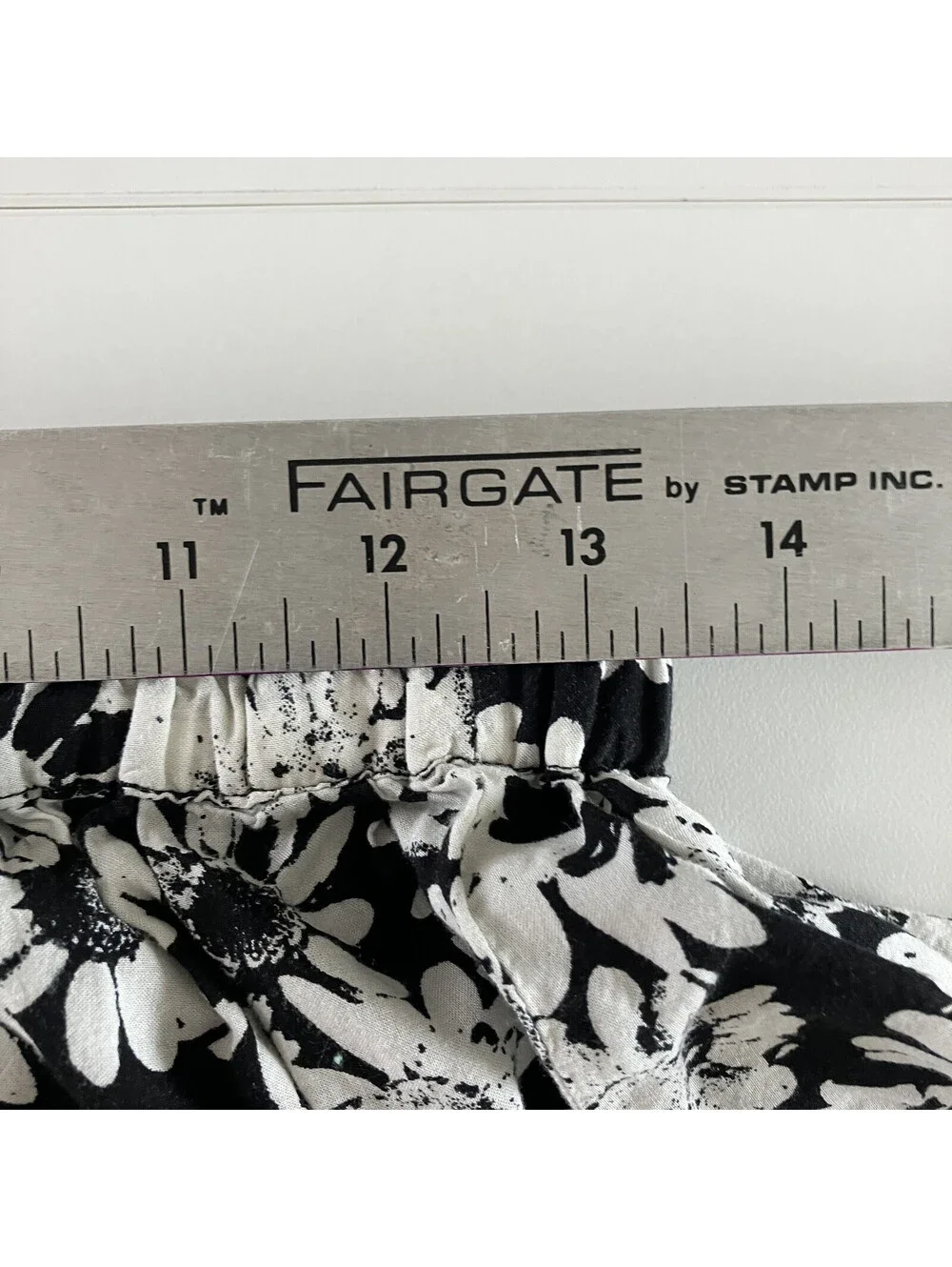 Black and White Floral Mini Flare Skirt Sz Medium Feminine Abstract Elastic